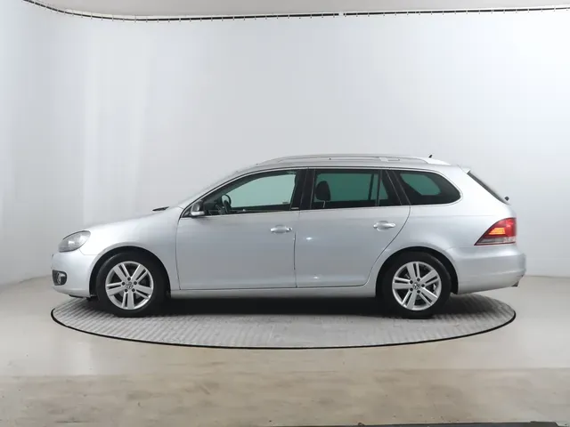 Volkswagen Golf Variant 2011 photo 2