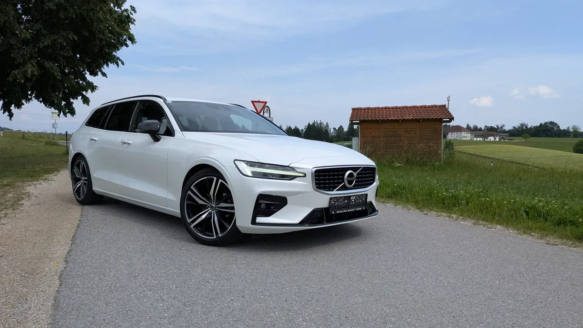 Volvo V60 2019 photo 2