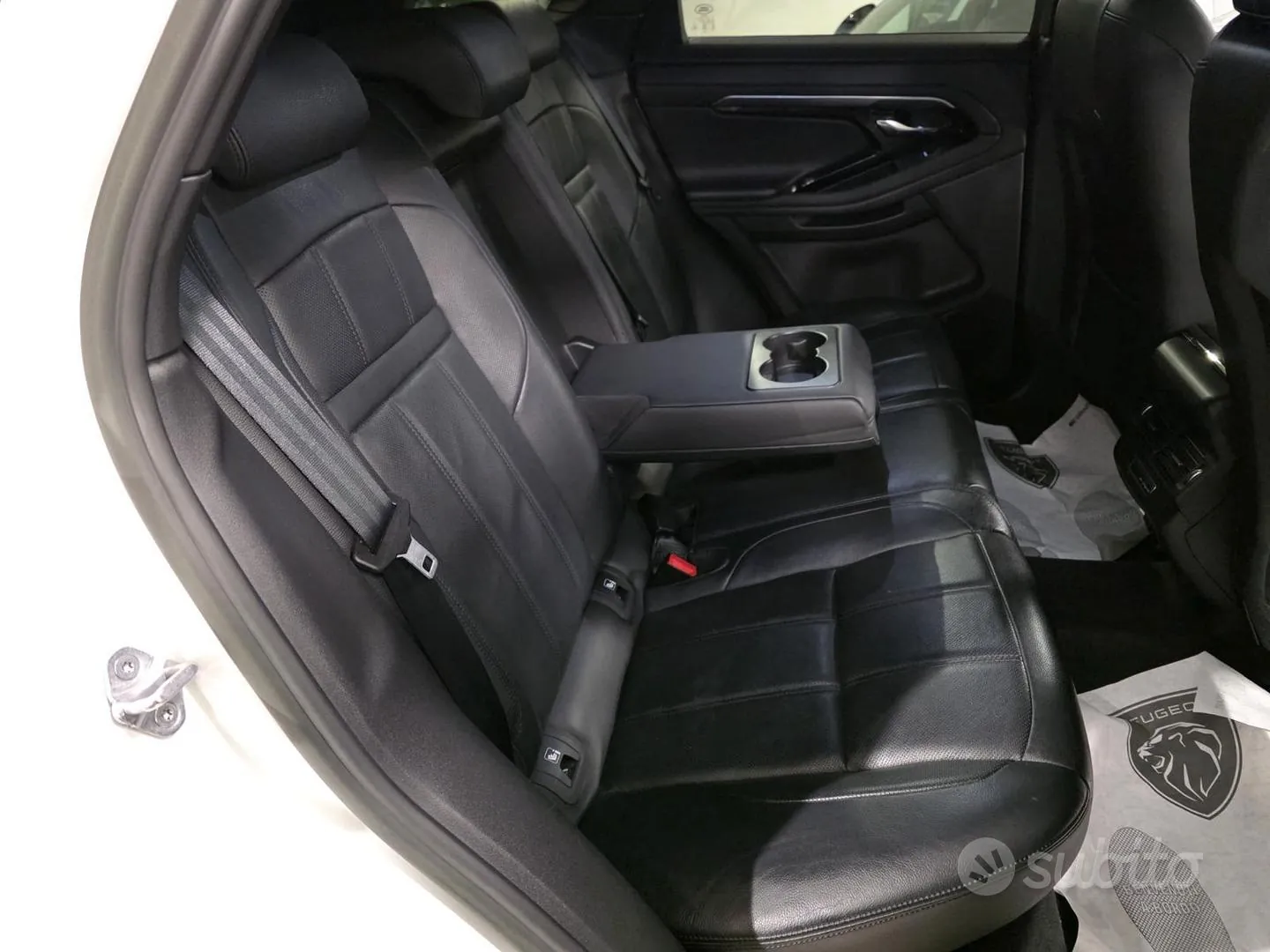 Land Rover Range Rover Evoque 2022 photo 3