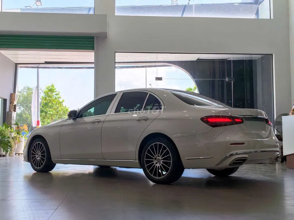 Mercedes-Benz E-Class 2022 photo 4