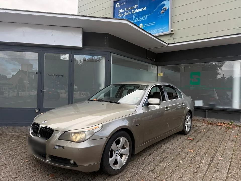 BMW 520I