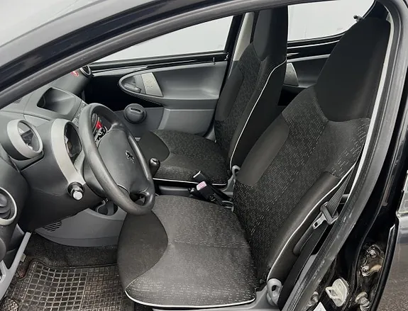 Peugeot 107 2011 photo 5