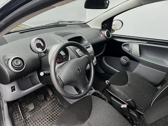 Peugeot 107 2011 photo 4