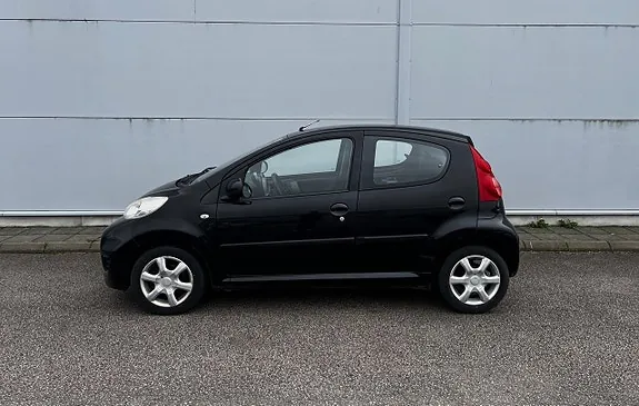 Peugeot 107 2011 photo 2