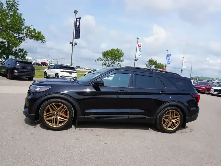 Ford Explorer 2025 photo 4