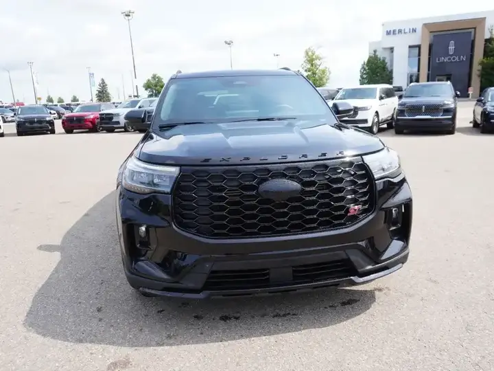 Ford Explorer 2025 photo 2