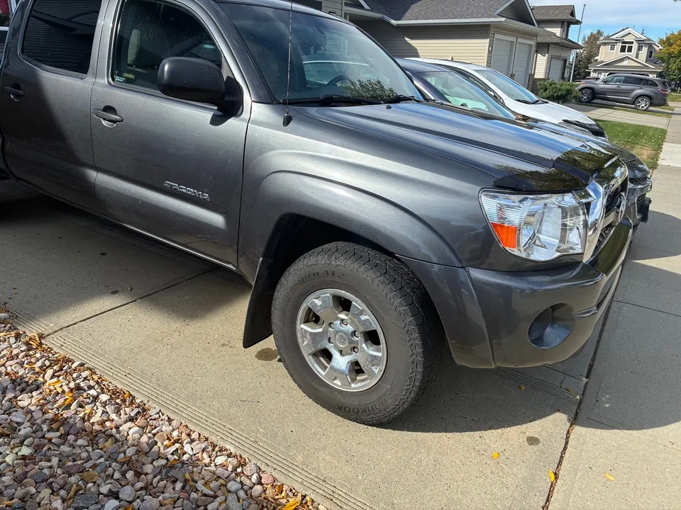 Toyota Tacoma 2011 photo 2
