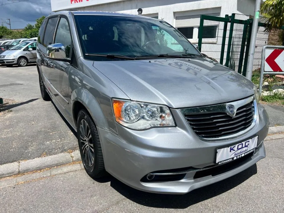 Lancia Voyager