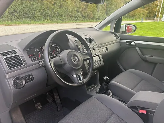 Volkswagen Touran 2013 photo 5
