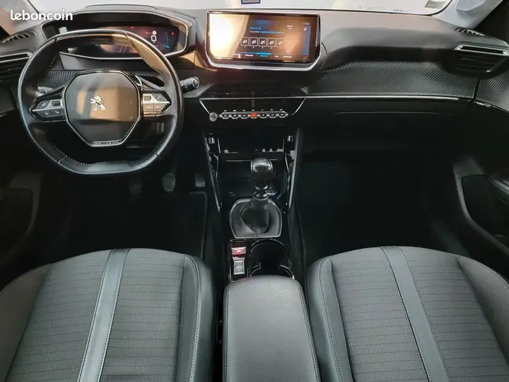 Peugeot 208 2019 photo 3
