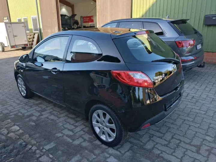 Mazda 2 2009 photo 4