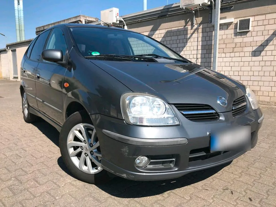 Nissan Almera Tino