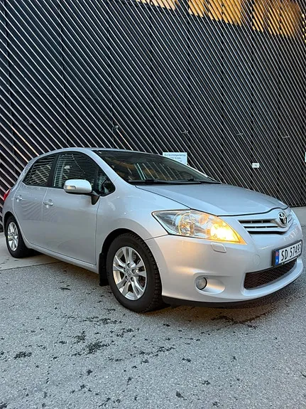 Toyota Auris 2011 photo 3