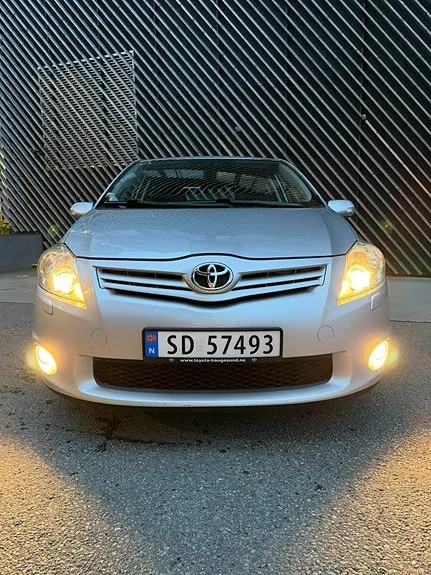 Toyota Auris 2011 photo 2