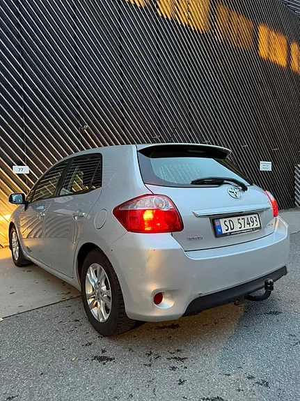 Toyota Auris 2011 photo 5