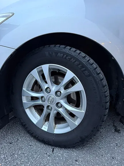 Toyota Auris 2011 photo 4