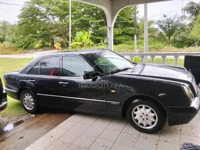 Mercedes-Benz E240