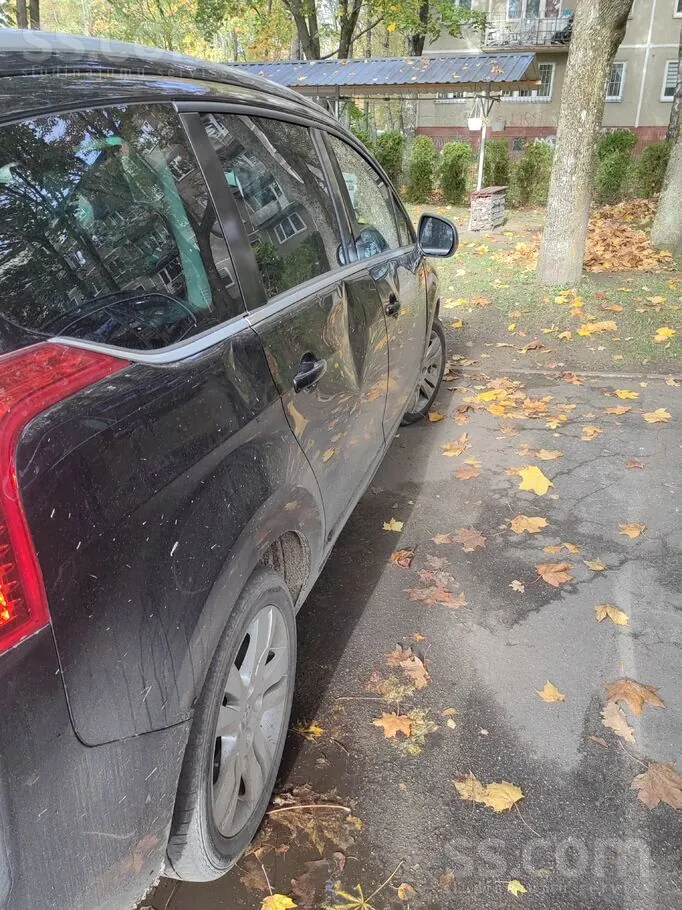 Peugeot 5008 2011 photo 4