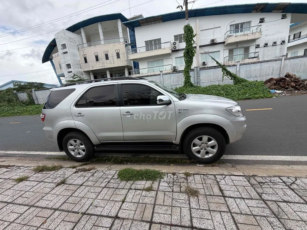 Toyota Fortuner 2010 photo 3