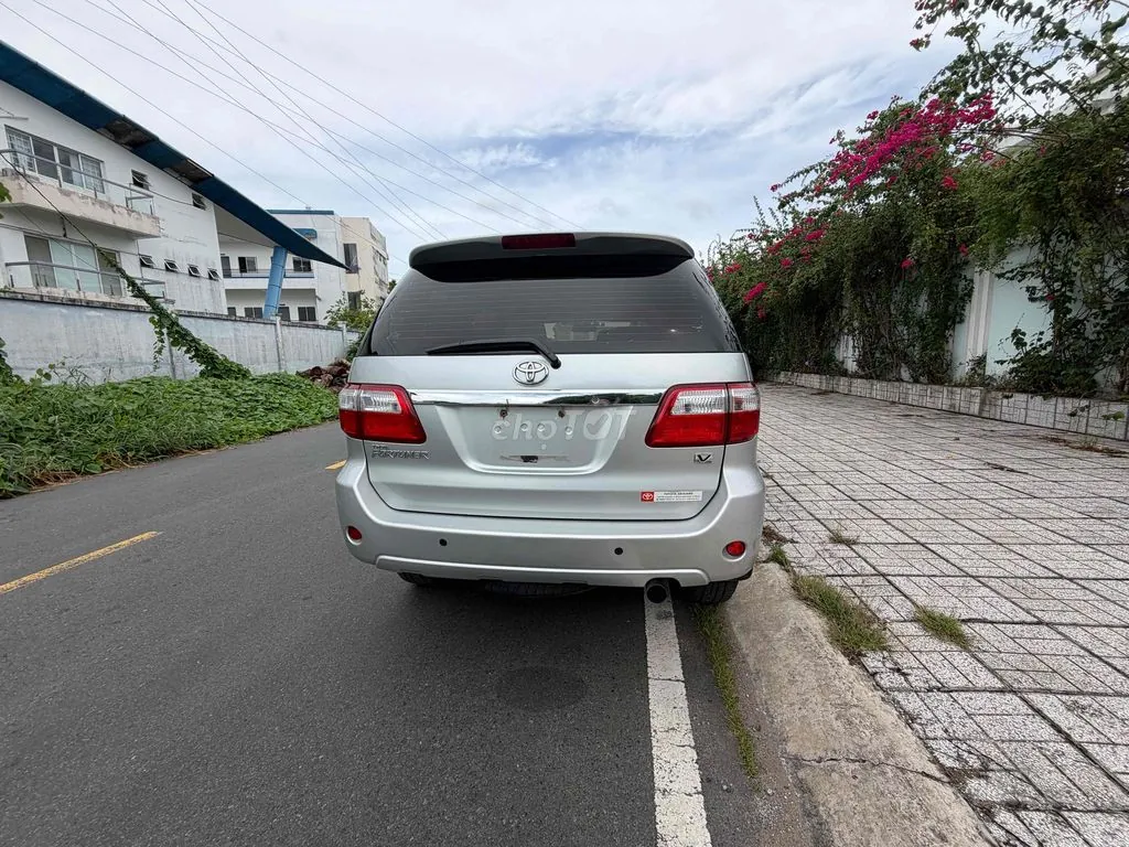 Toyota Fortuner 2010 photo 5