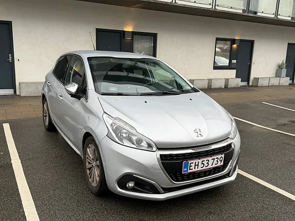 Peugeot 208 2016 photo 3