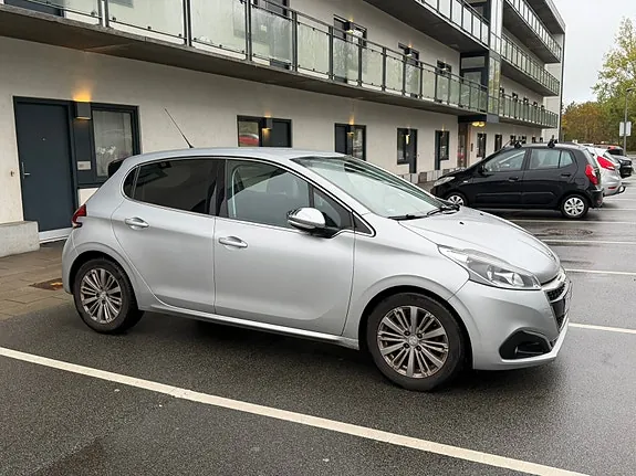 Peugeot 208 2016 photo 2