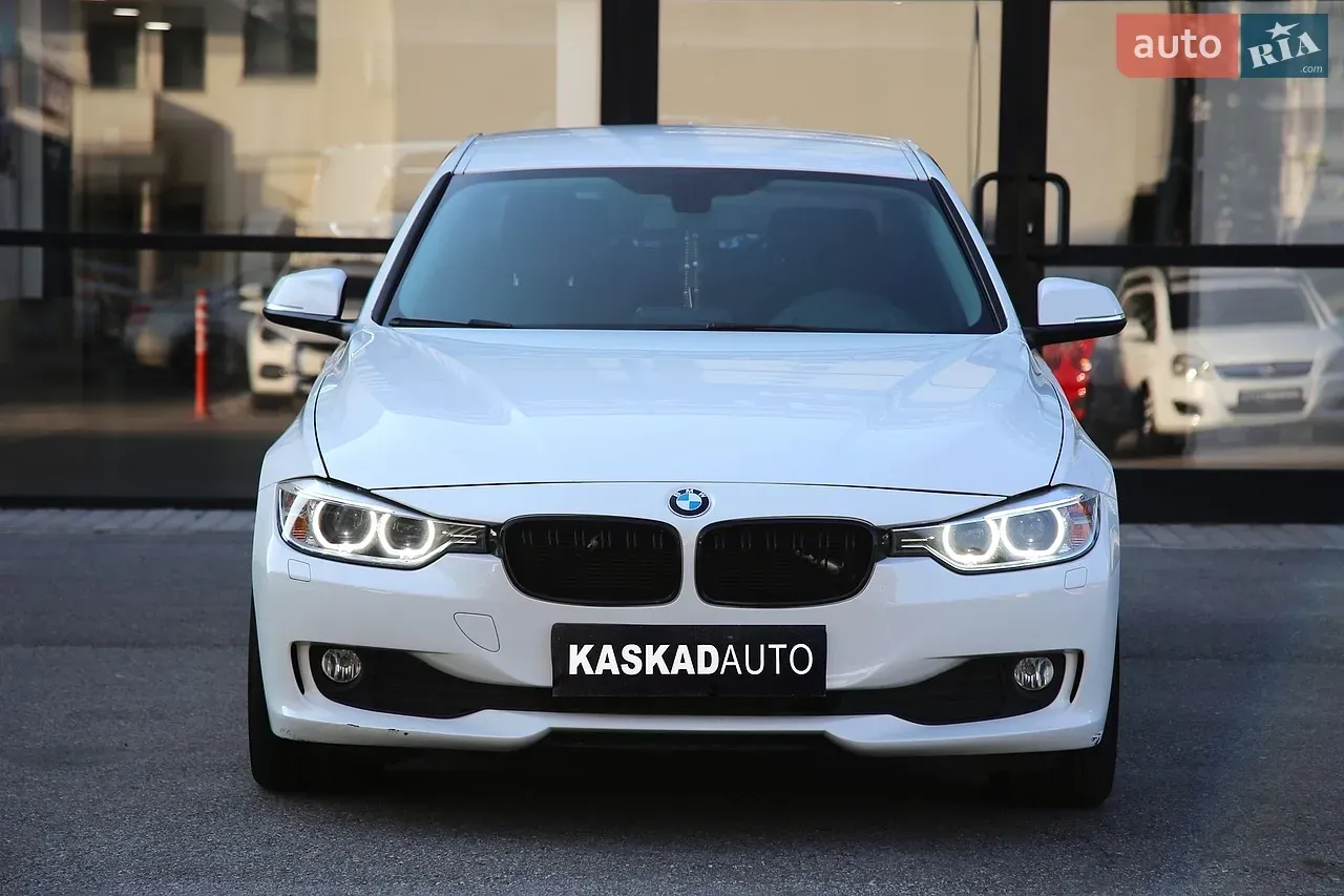 BMW 3 Series 2013 photo 2