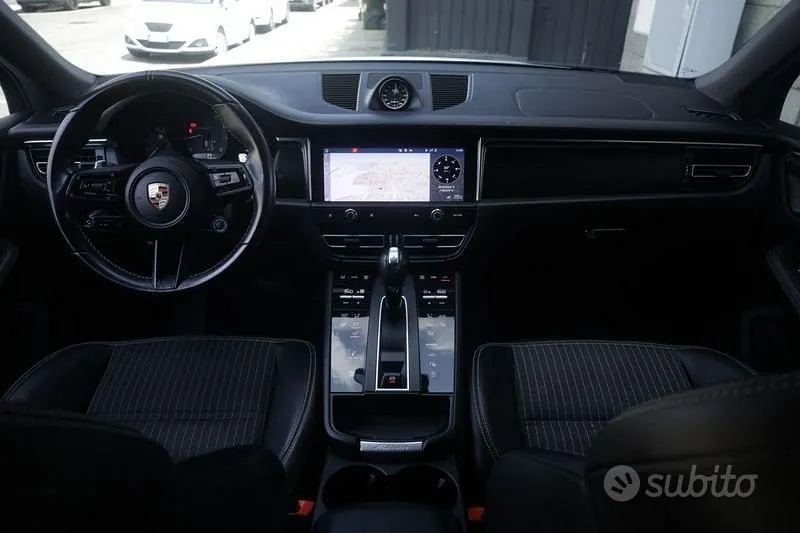 Porsche Macan 2023 photo 2