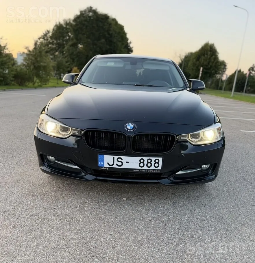 BMW F30 2012 photo 2