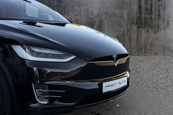 Tesla Model X 2018 photo 2
