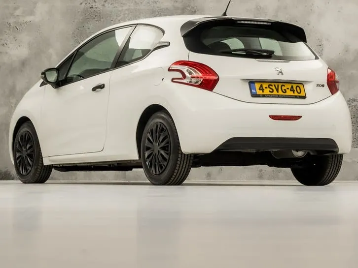 Peugeot 208 2013 photo 3