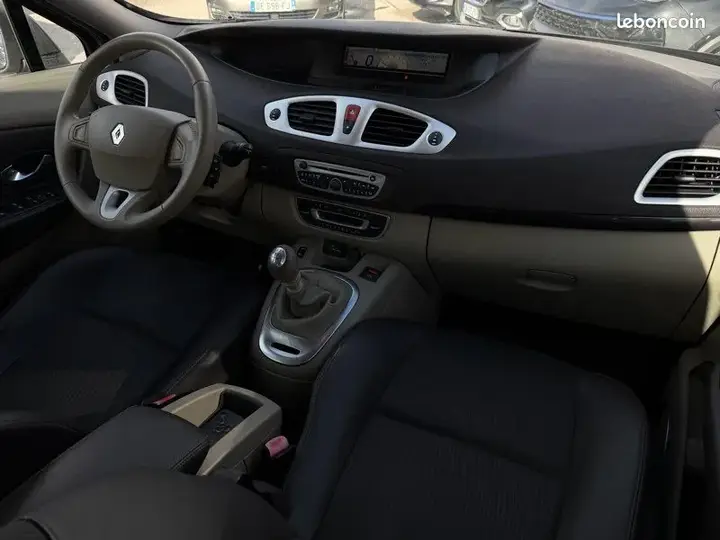 Renault Scenic 2011 photo 3