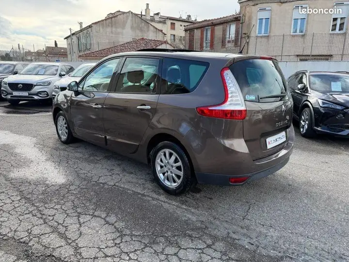 Renault Scenic 2011 photo 2