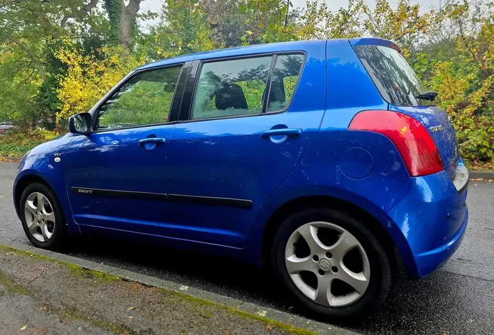 Suzuki Swift 2006 photo 4