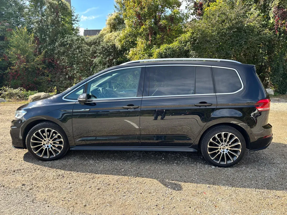 Volkswagen Touran 2017 photo 2