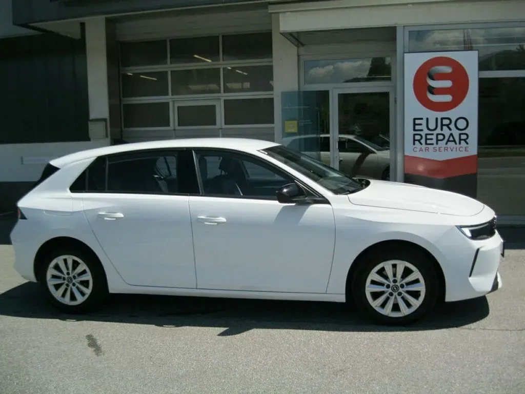 Opel Astra 2023 photo 2