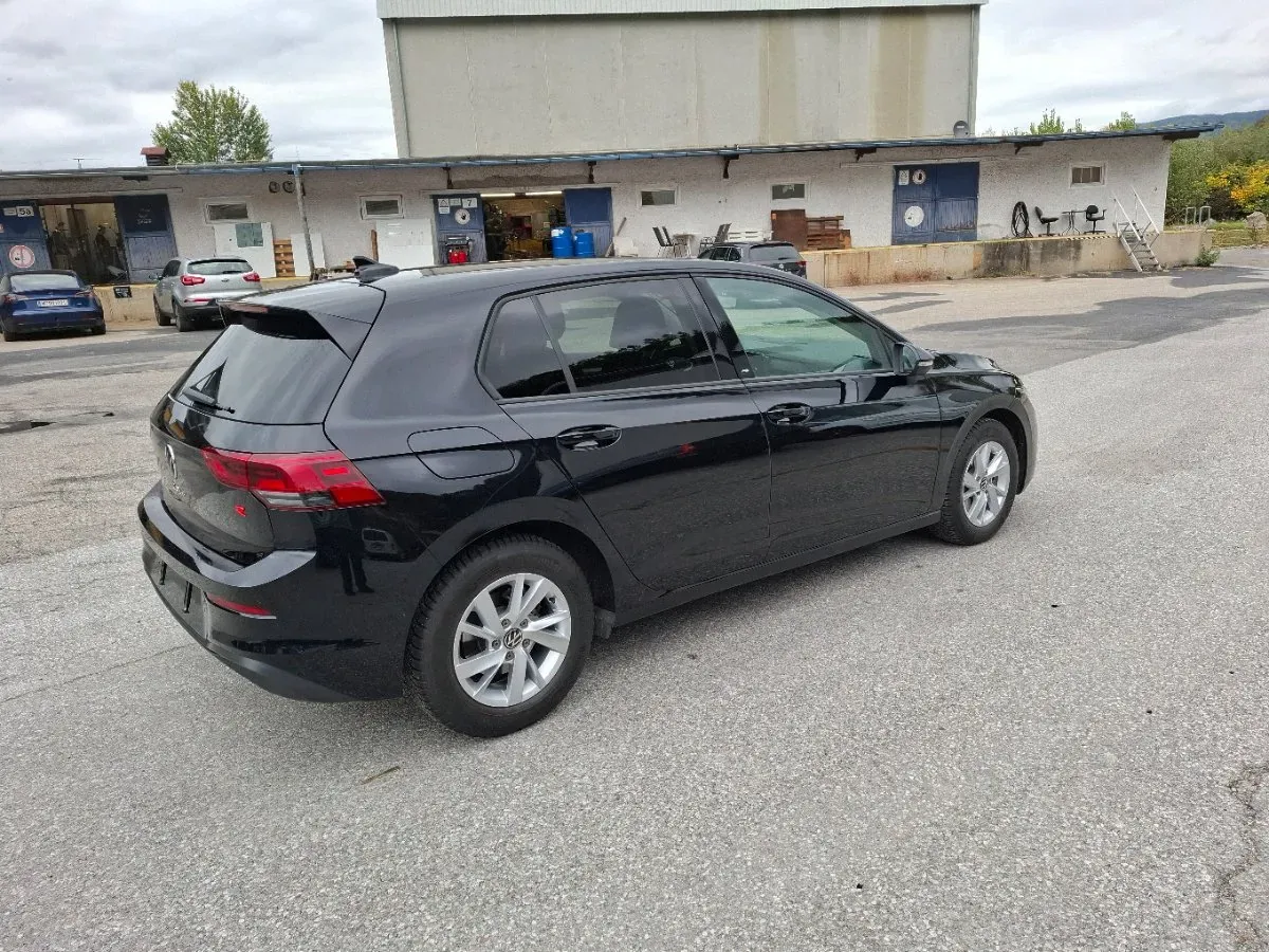 Volkswagen Golf 2024 photo 2