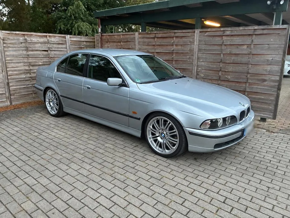 BMW 520I