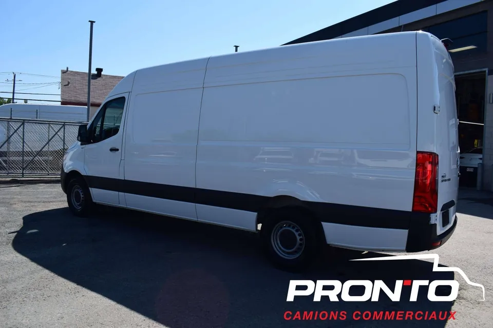 Mercedes-Benz Sprinter 2024 photo 3