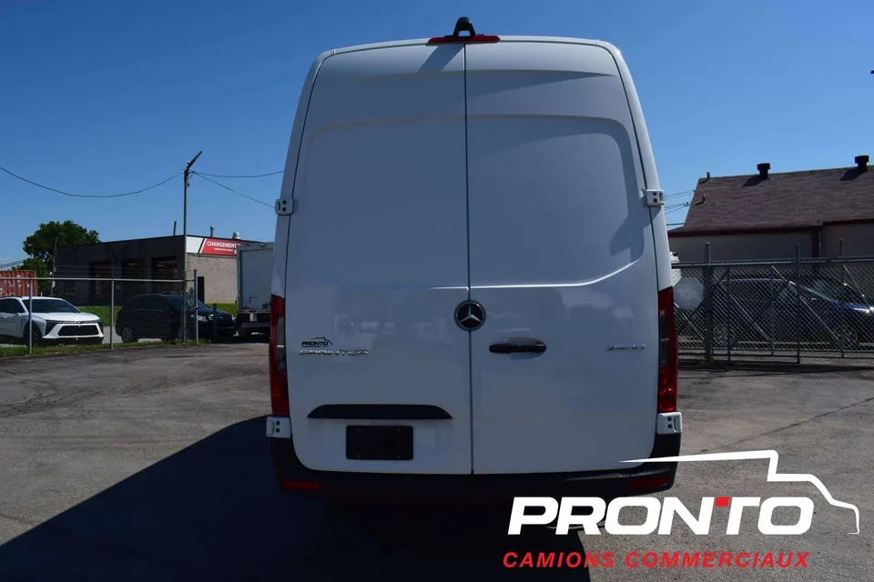 Mercedes-Benz Sprinter 2024 photo 4