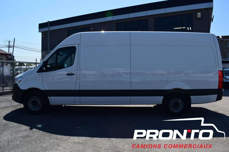 Mercedes-Benz Sprinter 2024 photo 2