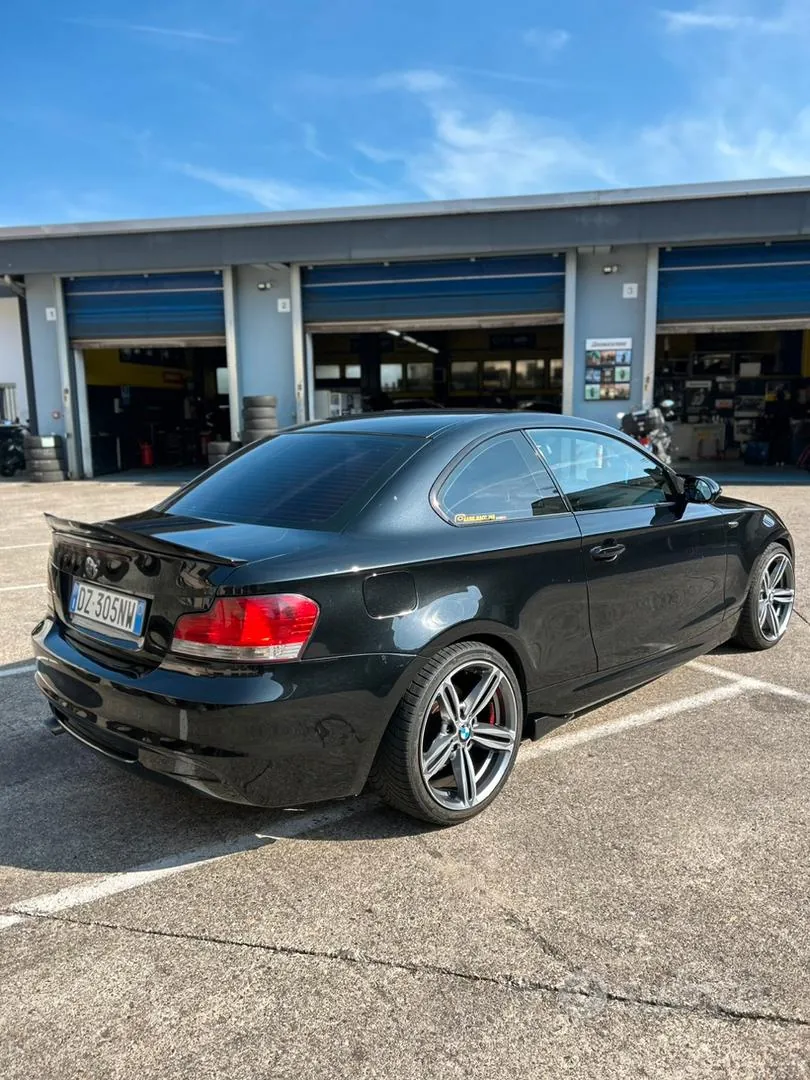 BMW 1 Series 2009 photo 2