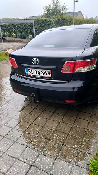 Toyota Avensis 2011 photo 2