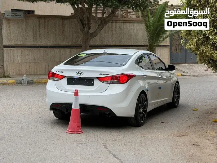 Hyundai Elantra 2012 photo 2