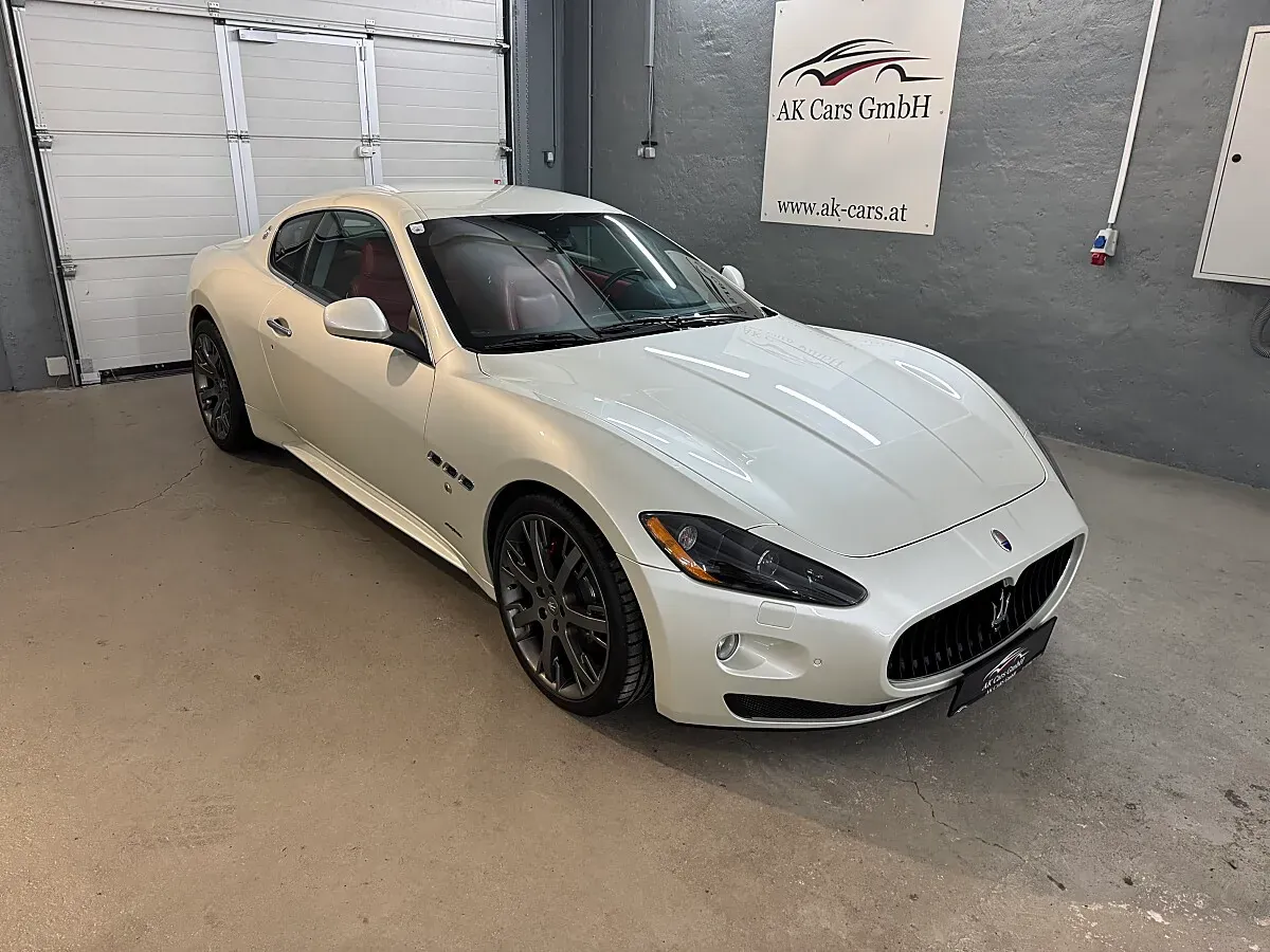 Maserati Gran Turismo S 2009 photo 2