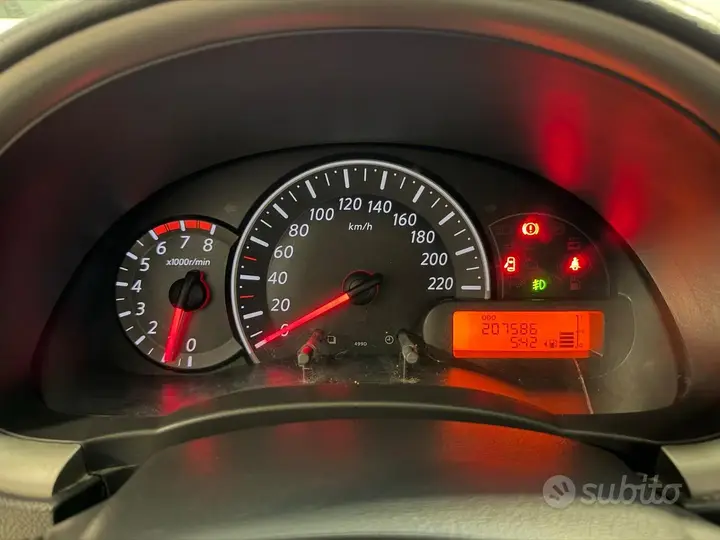 Nissan Micra 2013 photo 2
