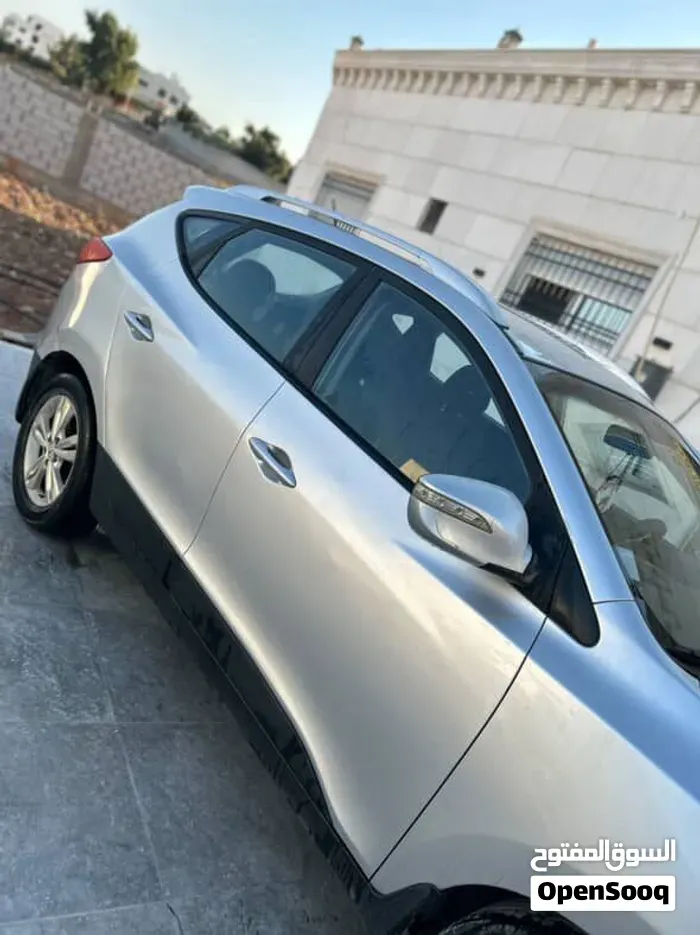 Hyundai Tucson 2011 photo 2