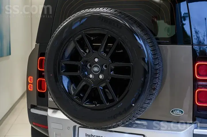 Land Rover Defender 2022 photo 5