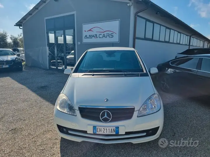 Mercedes-Benz A 160 2011 photo 2