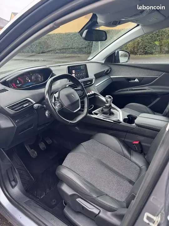 Peugeot 3008 2019 photo 2